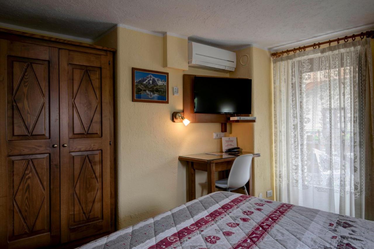 Hotel Cecchin Aosta Exterior foto